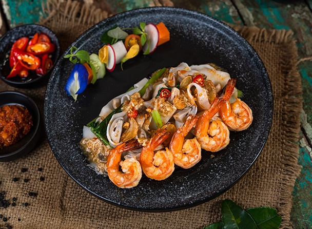 Ho Fun Fried Noodles with Prawns