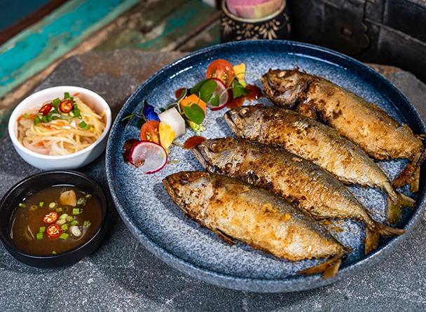 Salty Mackerel Fish with Green Mango and Tamarind Sauce