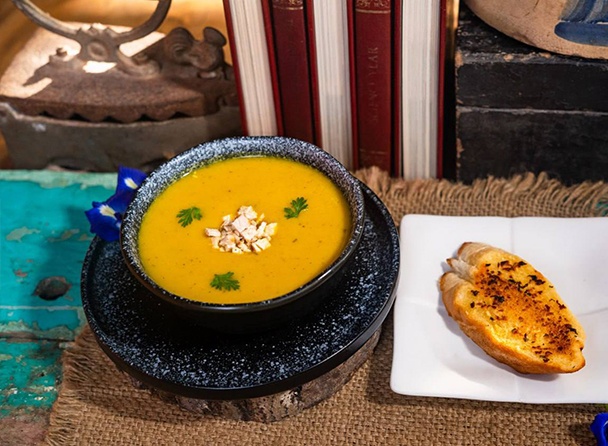 Chicken Cream Soup with Bread