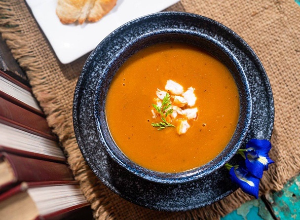 Seafood Chowder Soup with Bread