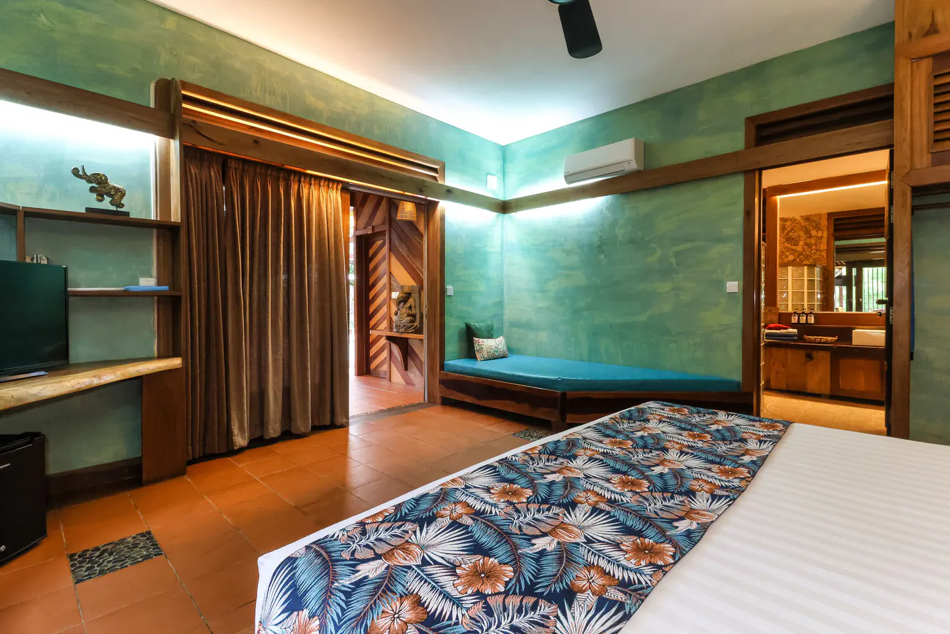 Private Pool Villa with Pool Table 6