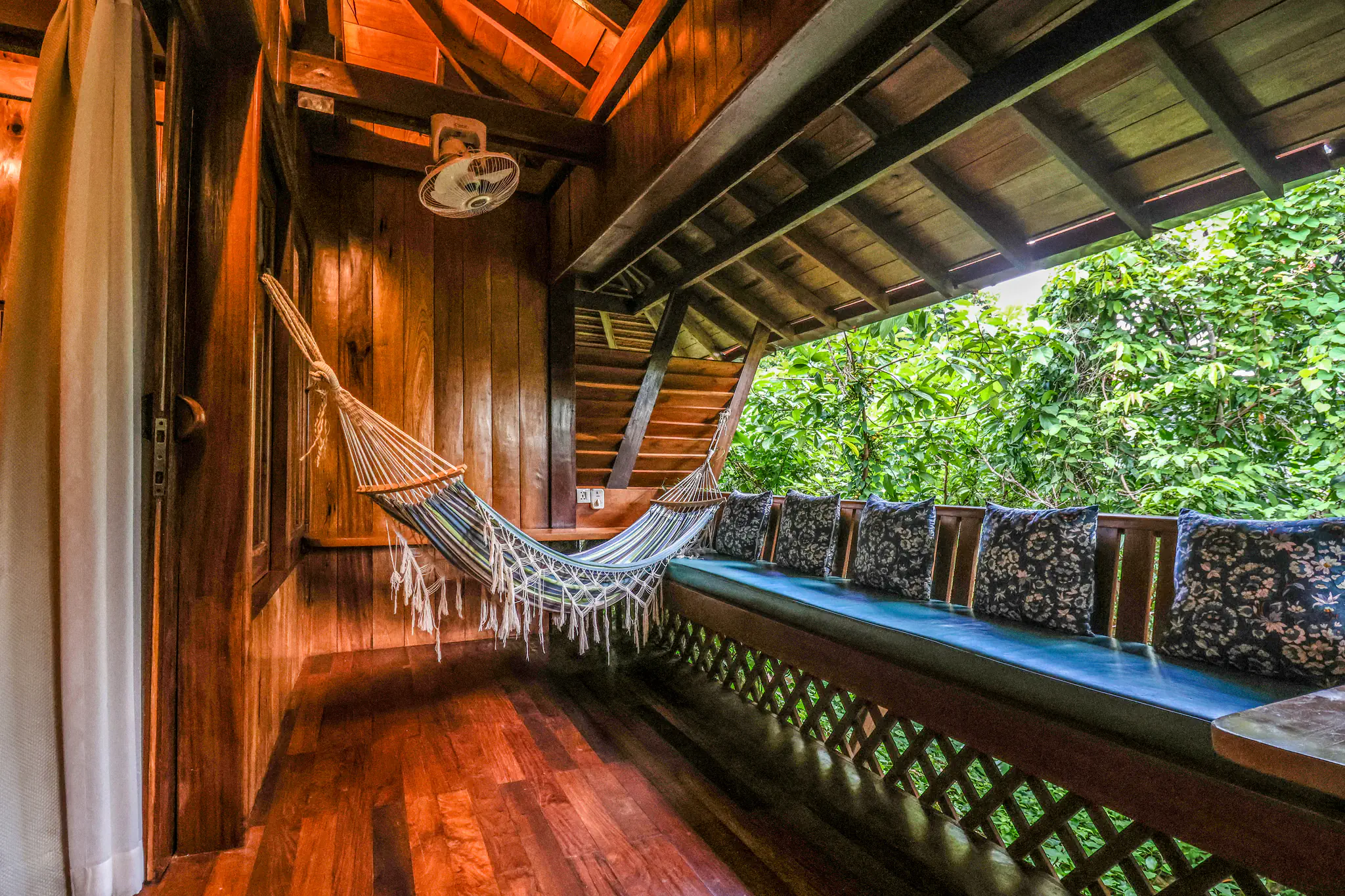 Suite Wooden Bungalow 4