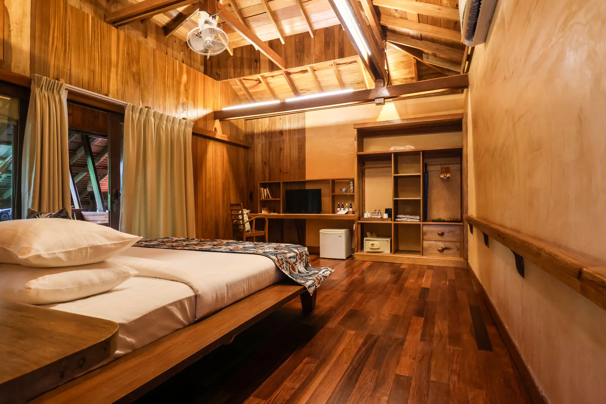 Suite Wooden Bungalow 6