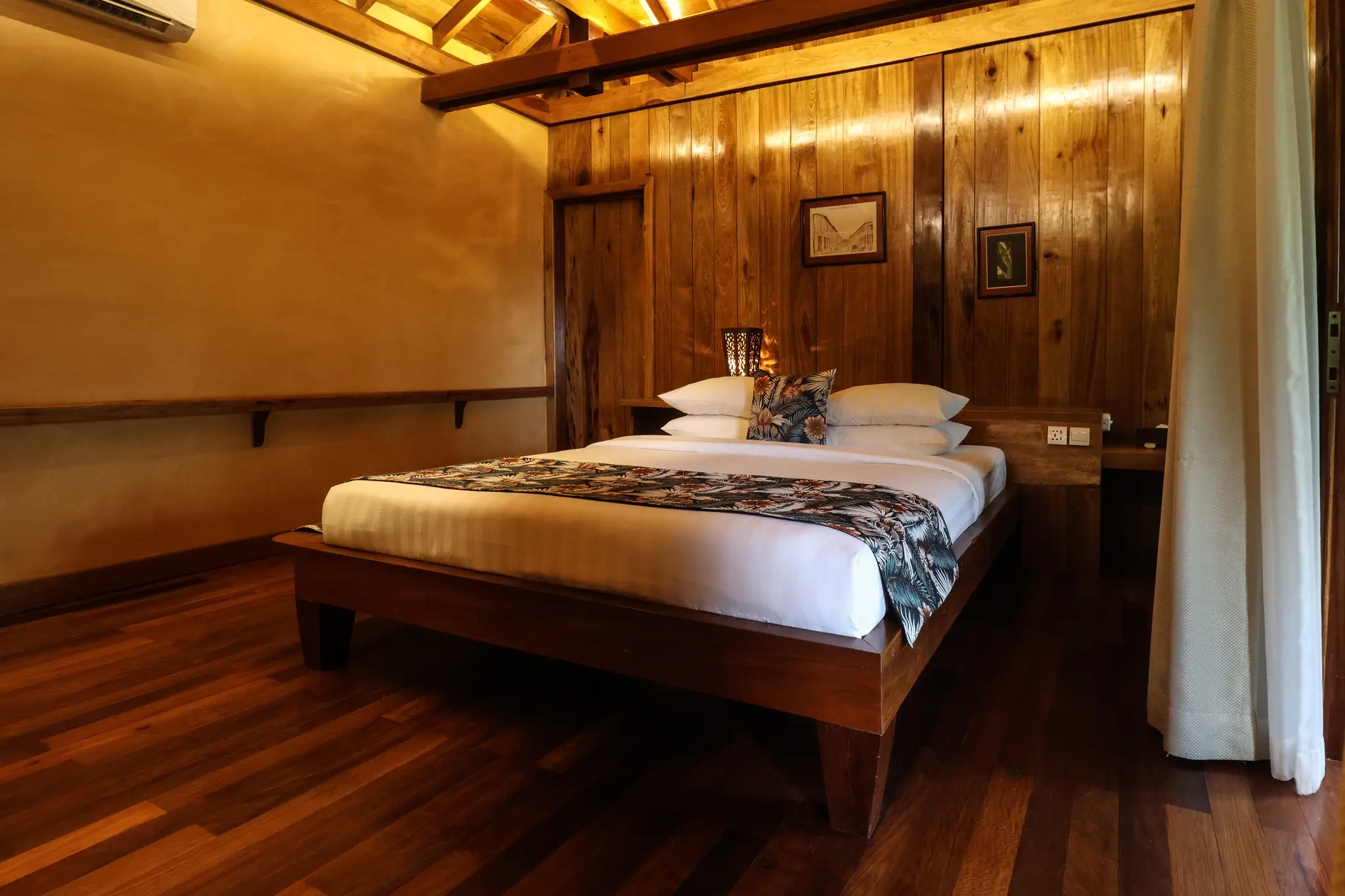 Suite Wooden Bungalow 7