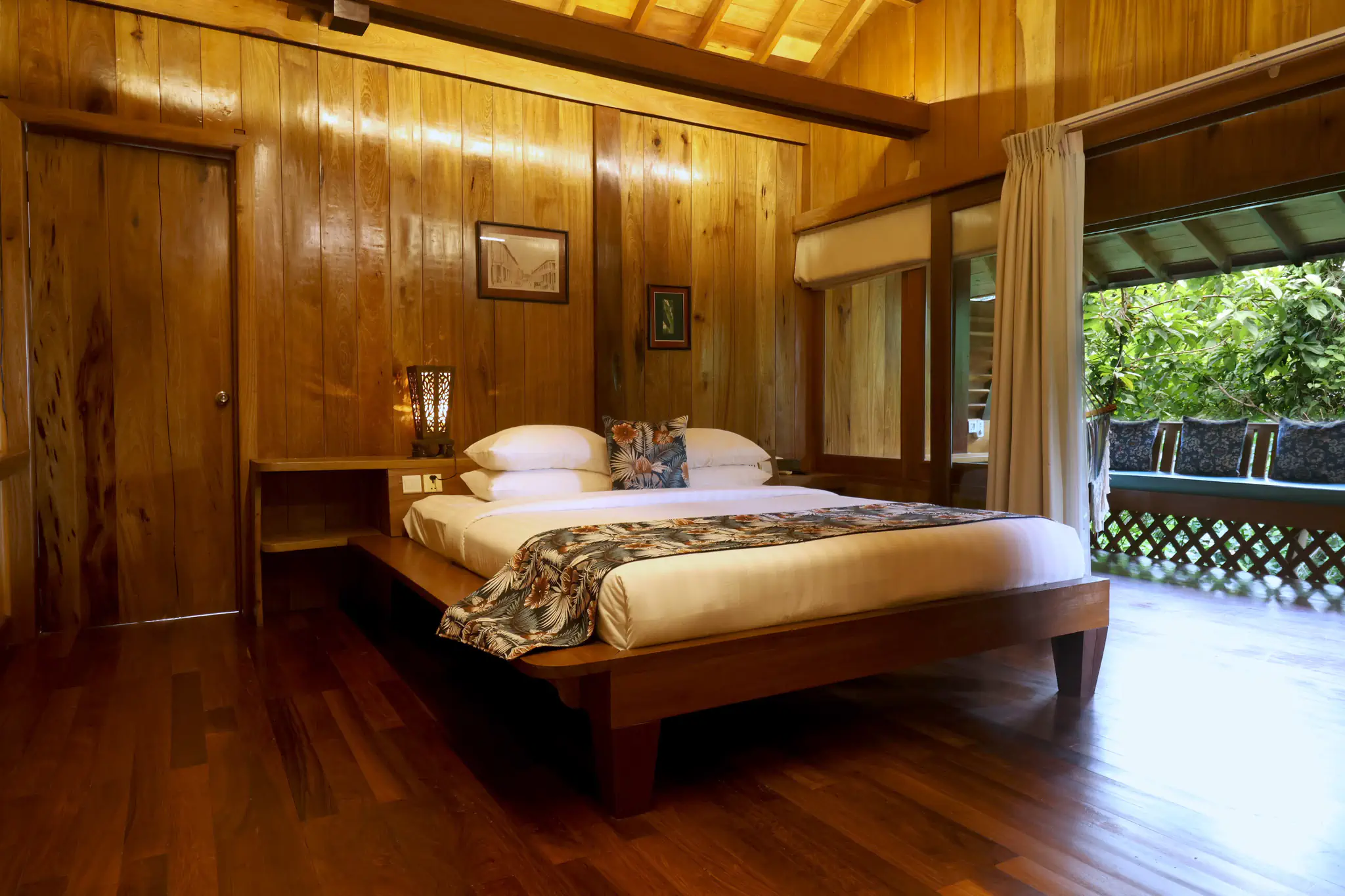 Suite Wooden Bungalow 9